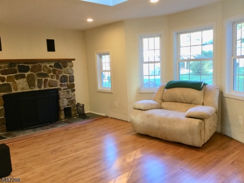 Hardwood floors in LR
