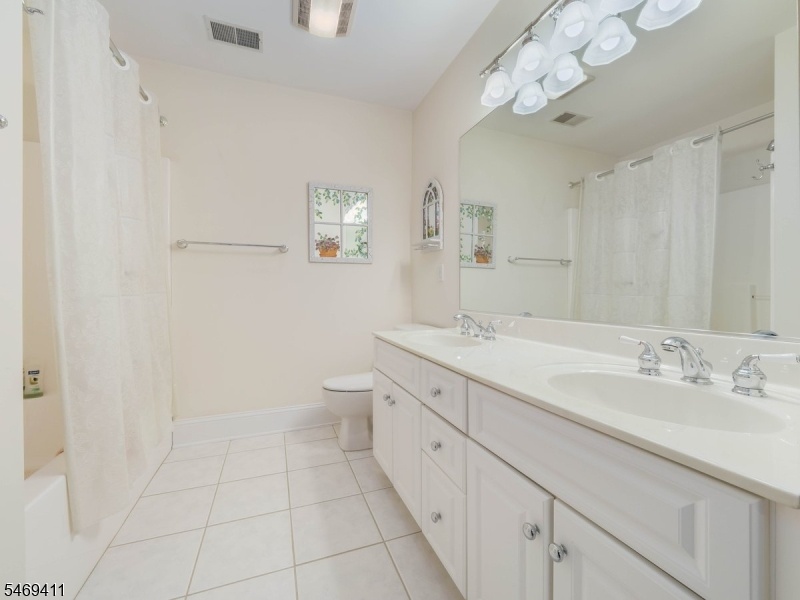 Full bath upstairs