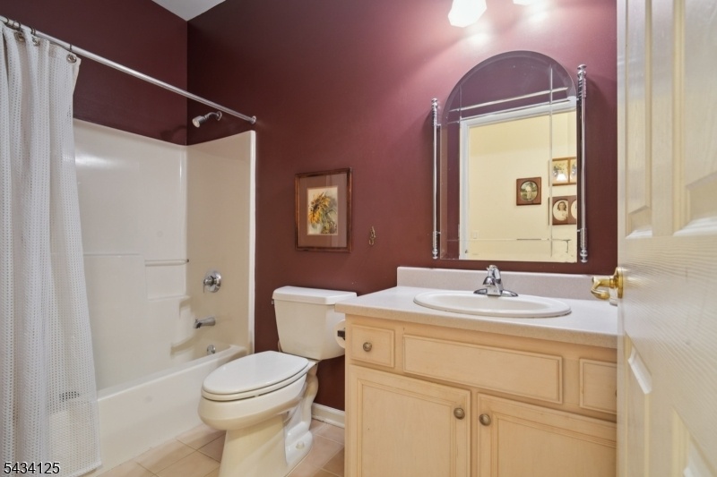 Full guest bath/powder room