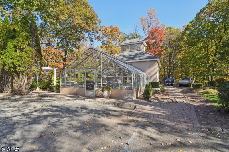 Large Assn. Greenhouse