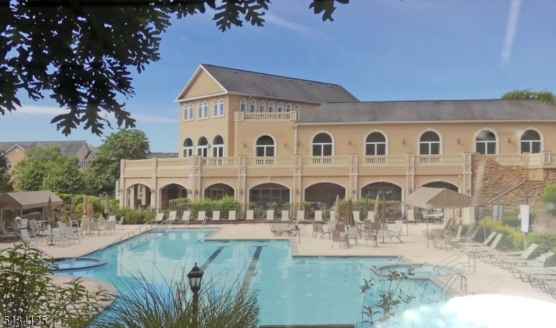 Clubhouse Outdoor Pool/patio