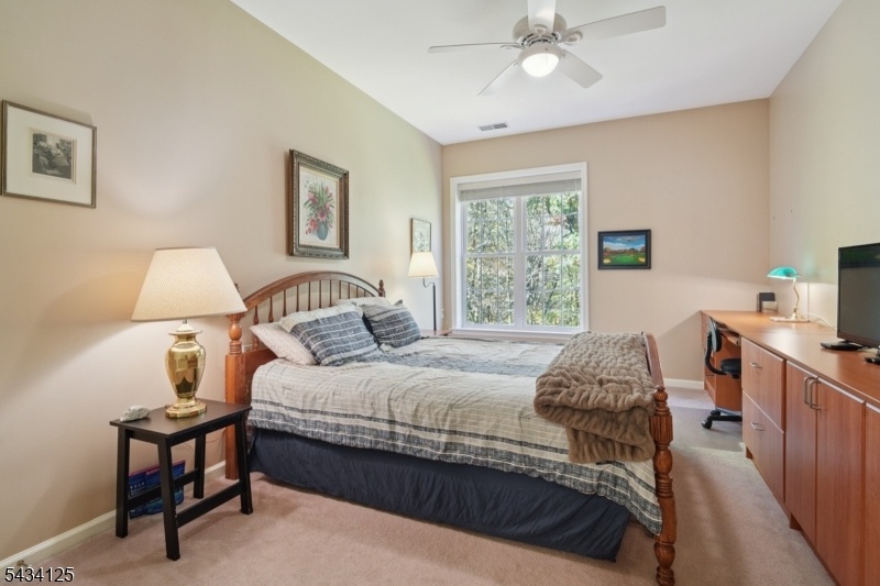 Guest BR w/built-ins