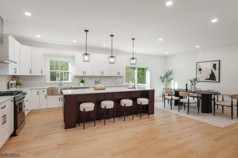 Kitchen/Dining Area