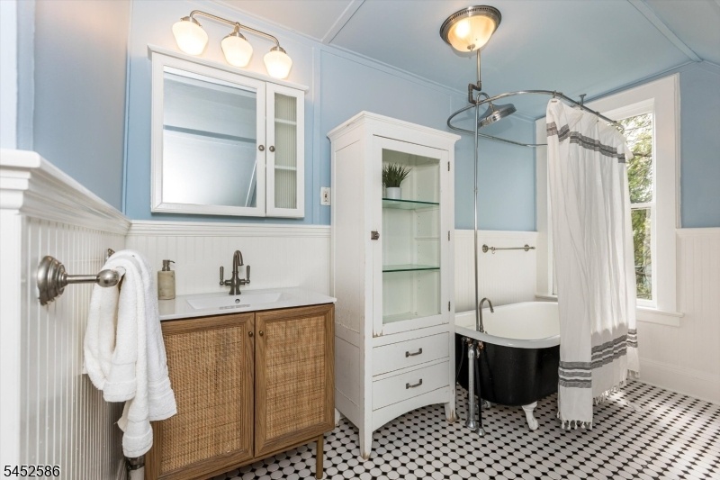 Bathroom / Third Floor