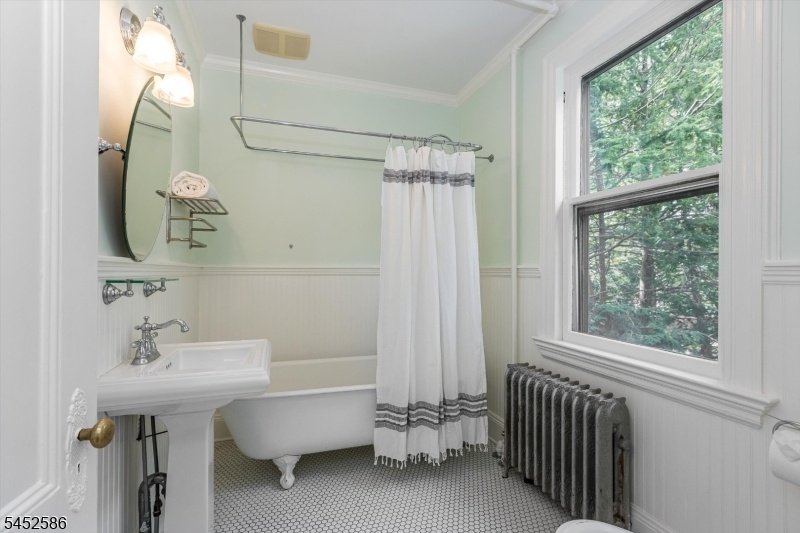 Bathroom / Second Floor