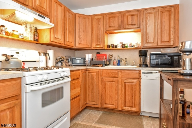 Second Floor Eat-in-Kitchen