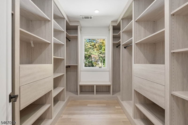 Walk in closet