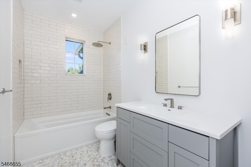 Hallway Full Bath