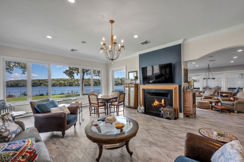 Living room/