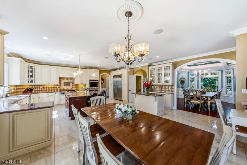 Eait in Kitchen