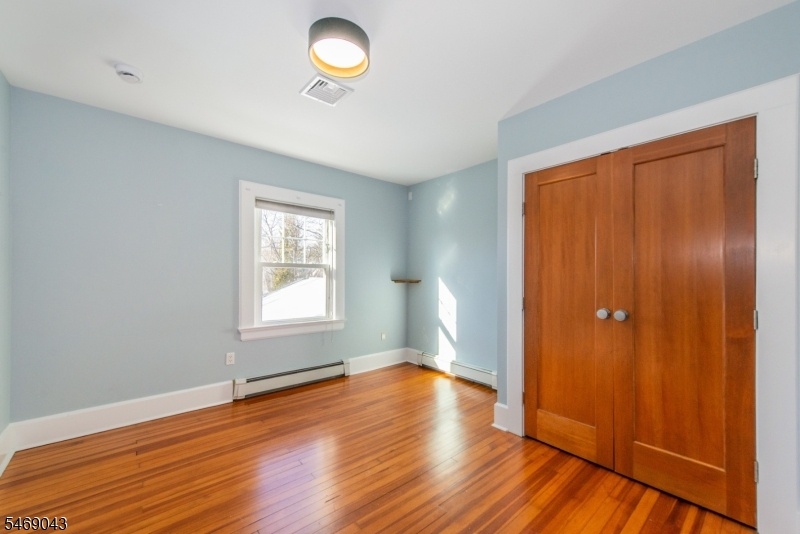 2nd floor - bedroom 2