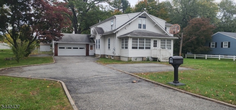 Front View-Large driveway