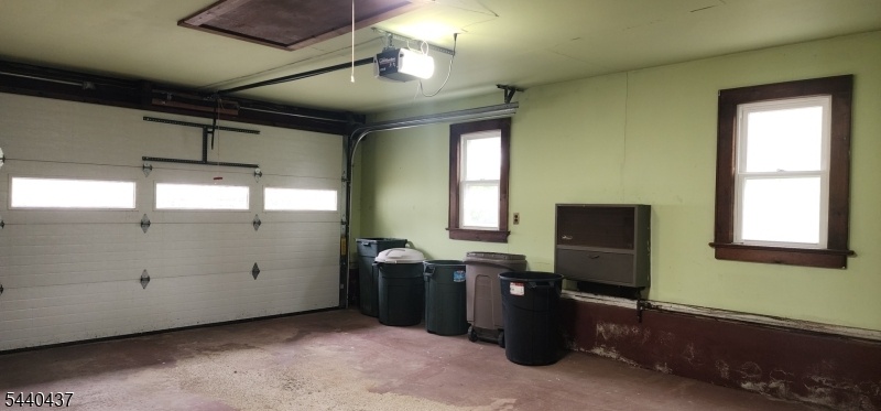 Heated 2 Car Garage