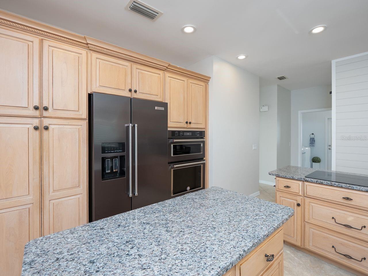 Lots of cabinet space in kitchen