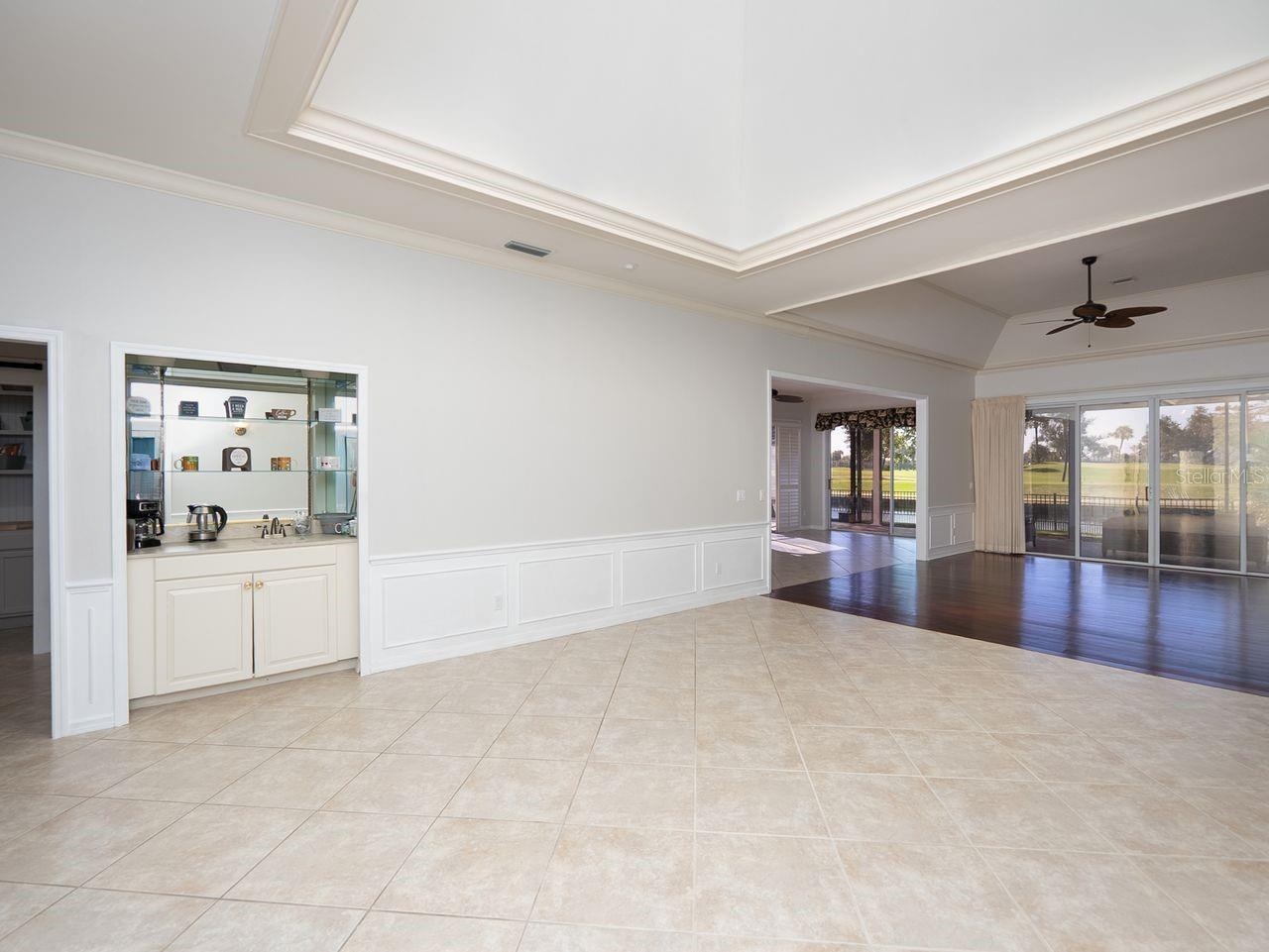 Dining room with wet bar