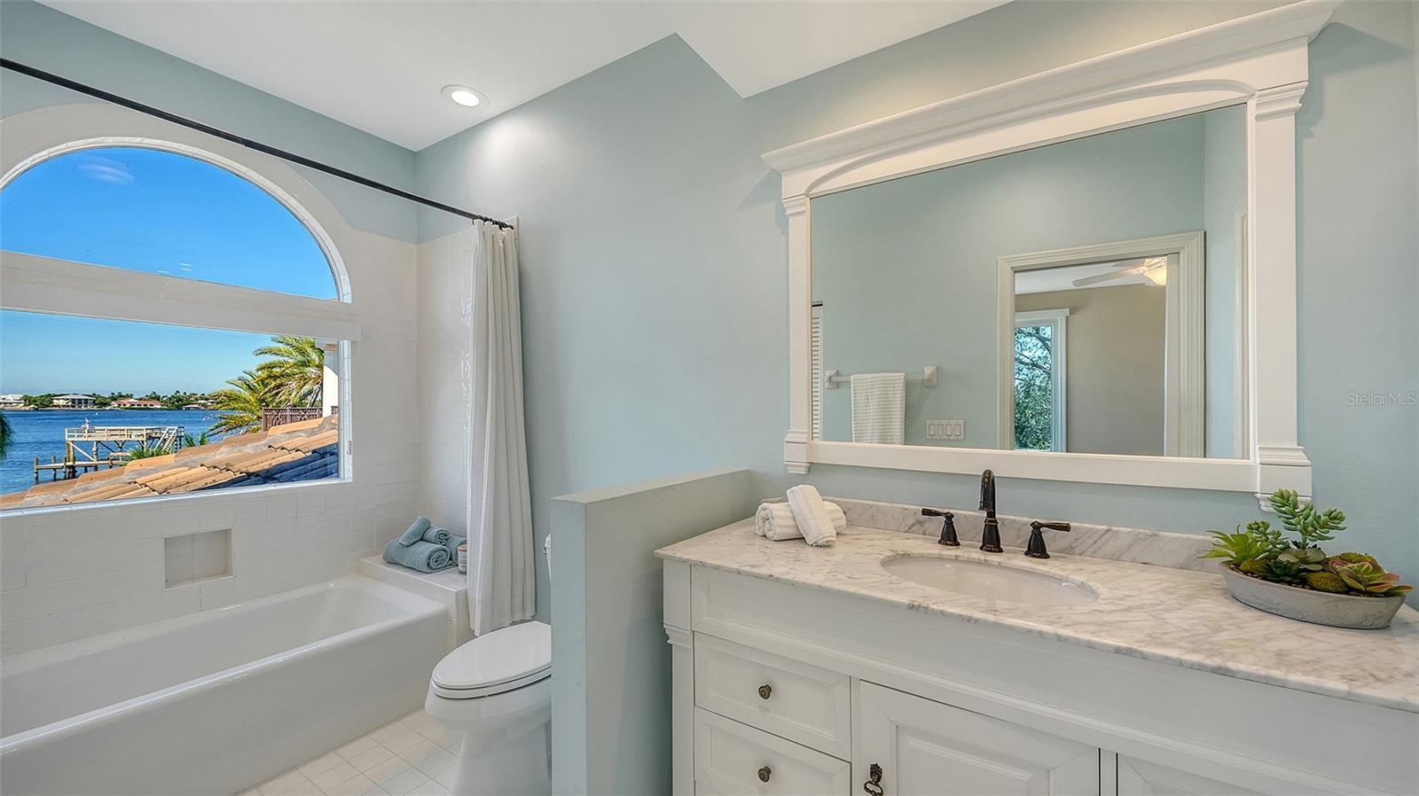 stunning views even from the guest room bath..