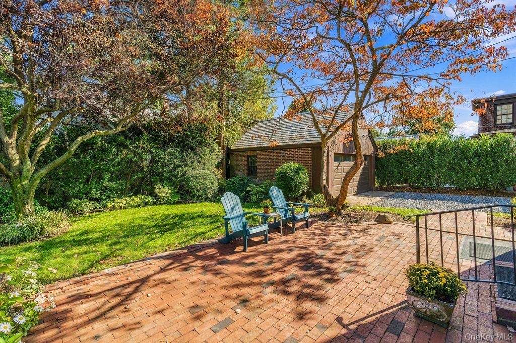 Charming Brick Patio and Private back yard