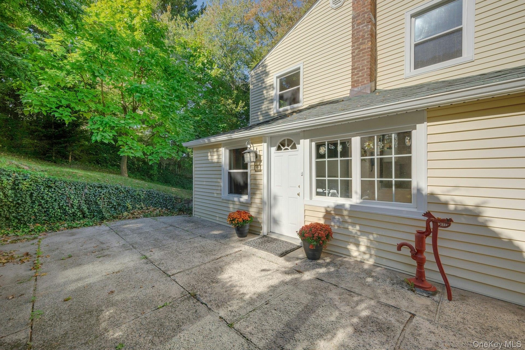 Front view located off Linda Ave. Includes a great terrace area.