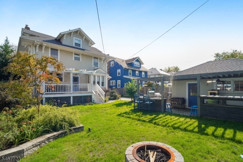 Rear of home/yard/kitchen