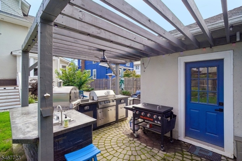 Outdoor Kitchen