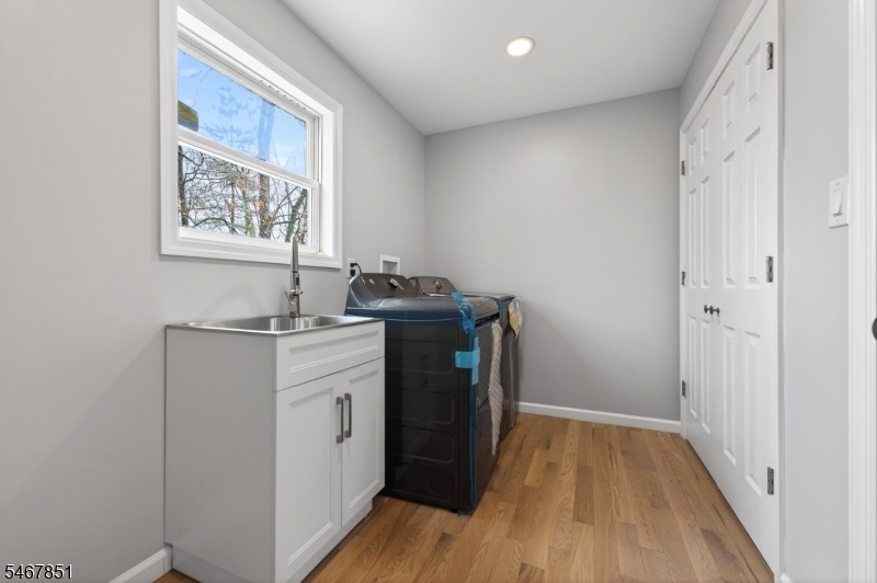 Large Laundry Room 2nd Floor