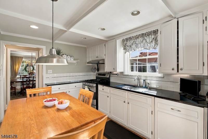 Eat-in Kitchen