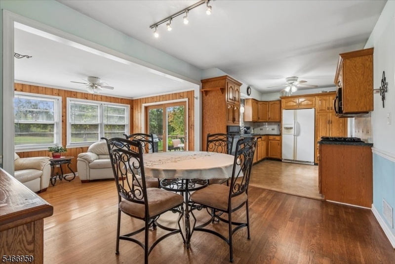 Dining Room Into Kitch & Sunrm