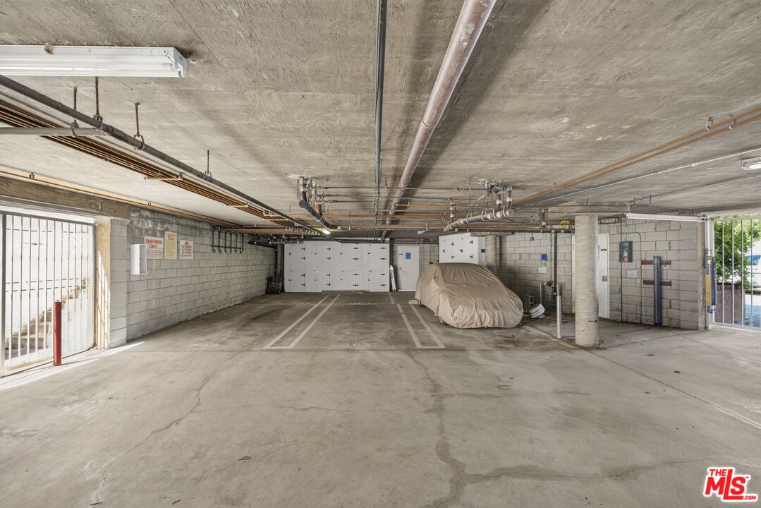 2 Car Tandum Parking with extr