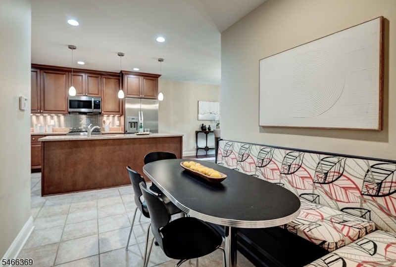 Eat-In Kitchen