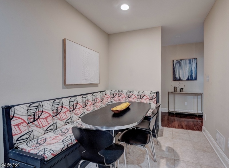 Eat-In Kitchen