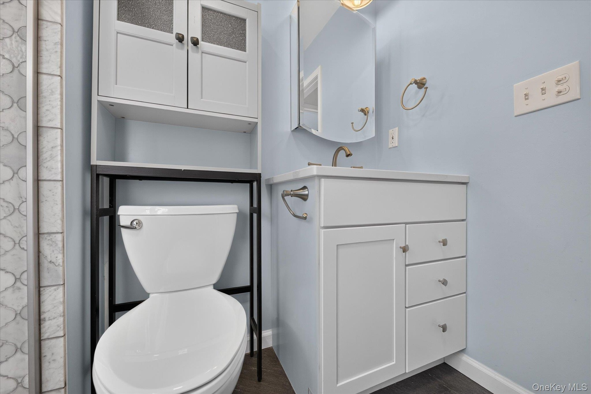 2nd Floor Full Bathroom