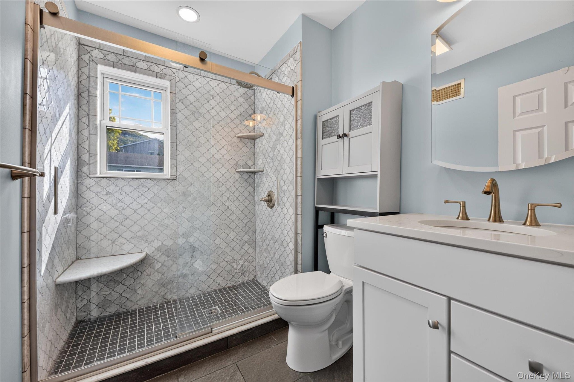 2nd Floor Full Bathroom