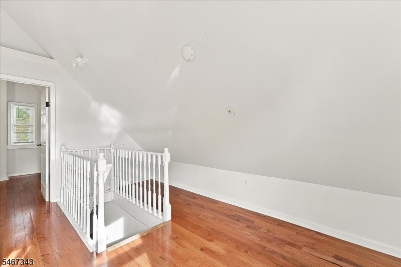 3rd Floor Landing - Unit 2