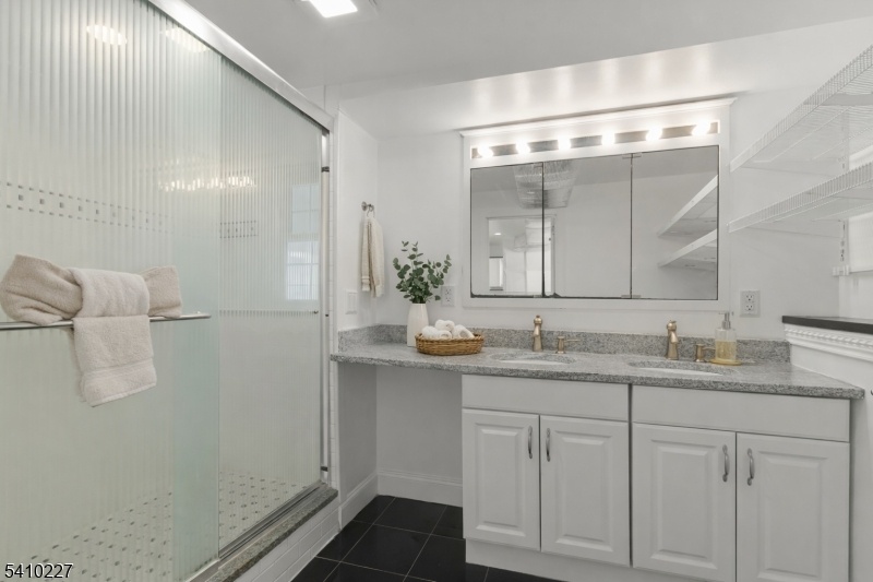 Hall Bath 2