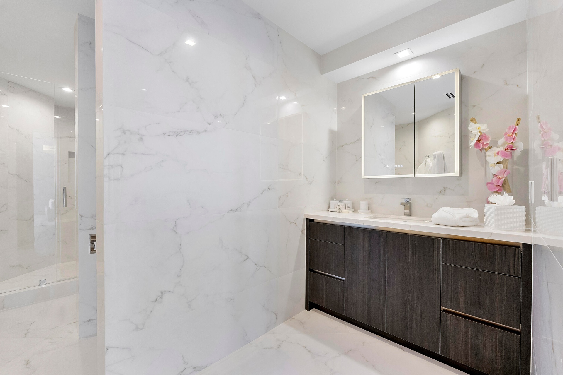 The rosewood room offers Floor to ceiling European porcelain bathrooms with real oak wooden soft close cabinetry, modern vanities and a private water 