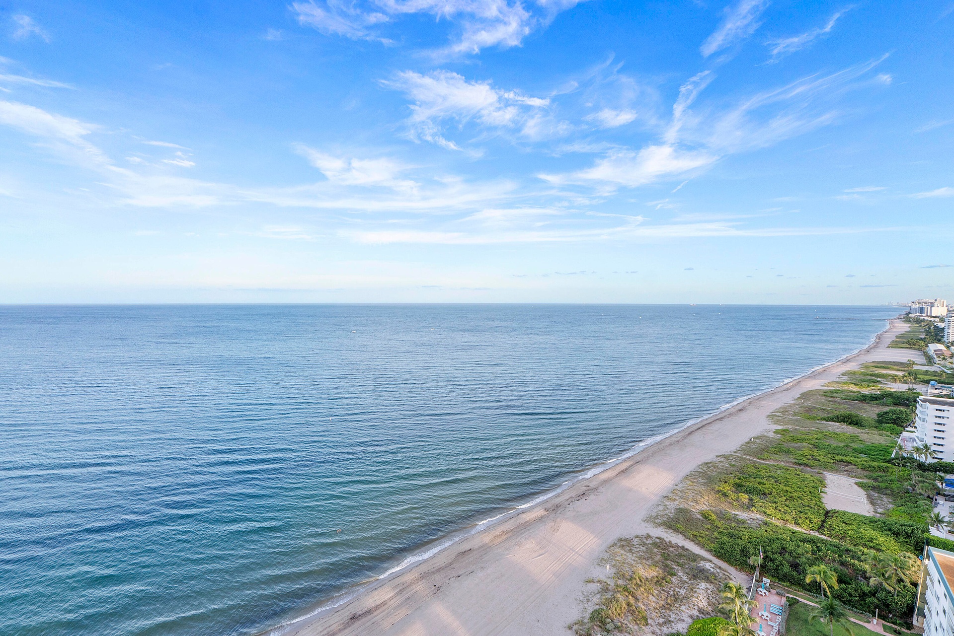 Swim in the Atlantic, sunbathe beside the newly renovated resort-style pool, or gather with family and friends for a poolside BBQ—an effortless oceanf