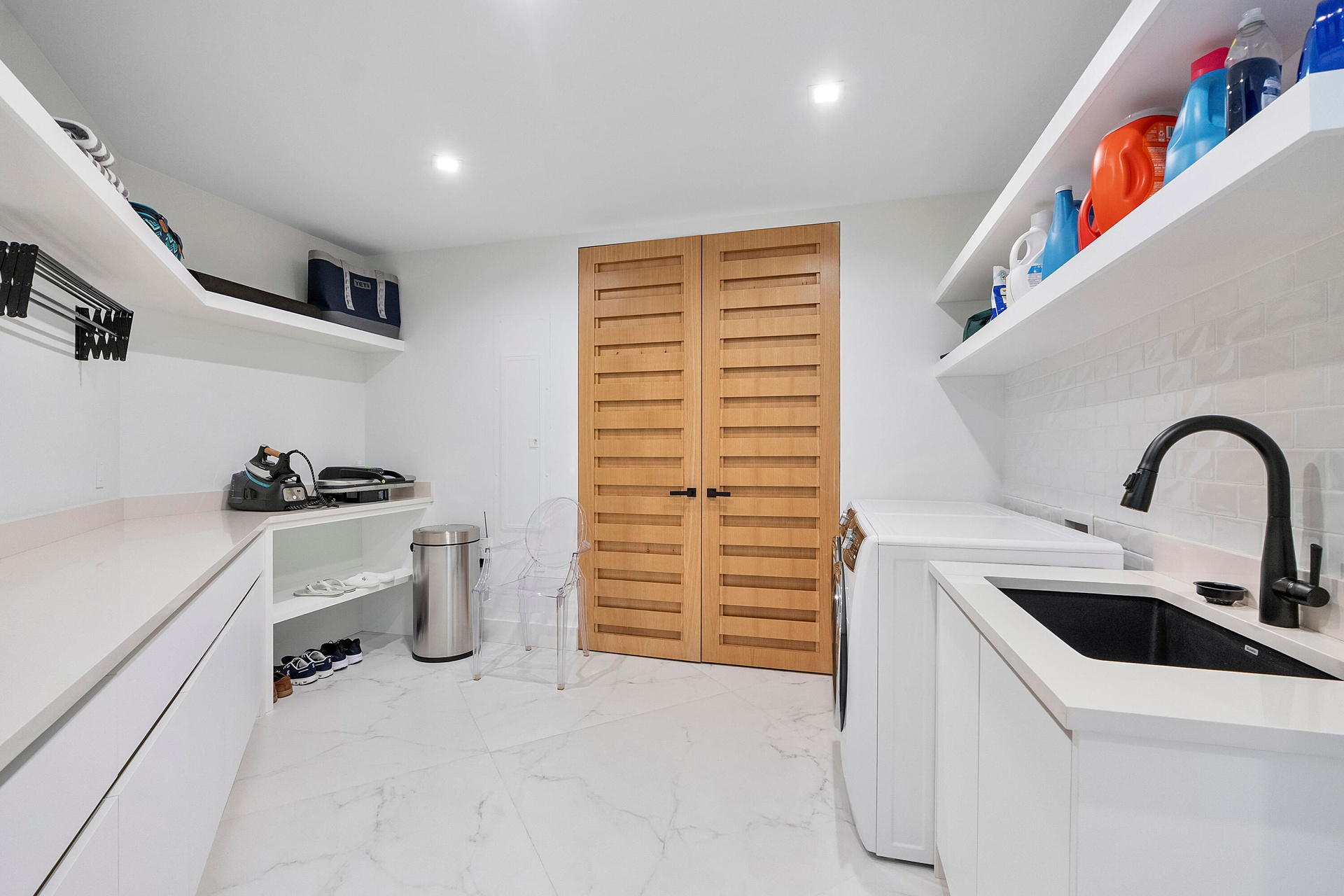 Even the laundry room has been designed on a grand scale. This exceptionally spacious laundry and garment-care suite combines beautiful design with ex