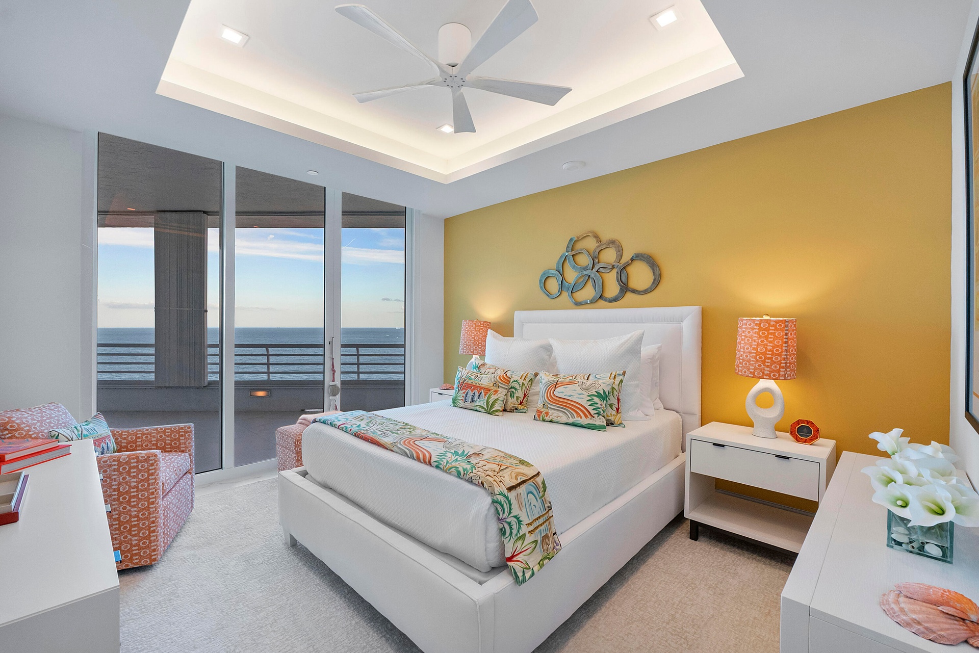 A Vibrant Guest Retreat
Positioned at the entrance to the private En-Suite Gallery, the Mandarin Room is a joyful jewel-box guest retreat, where a ric