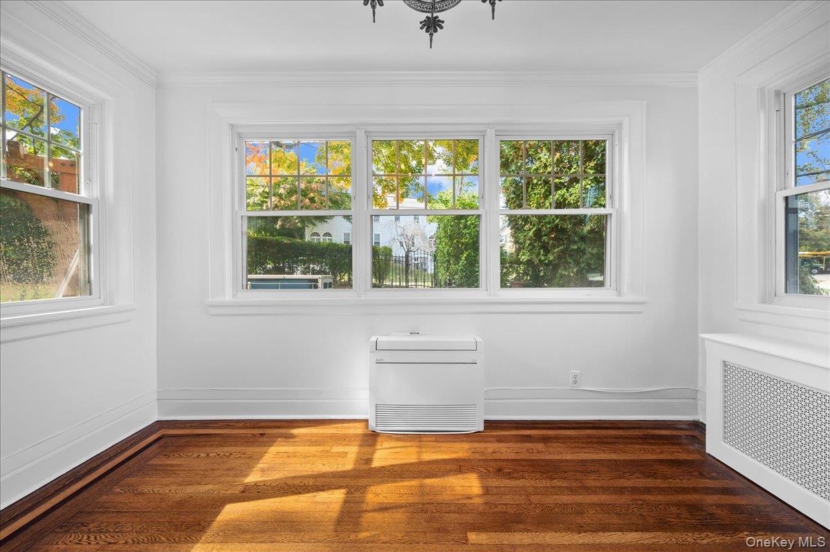 Sunroom. / Home Office