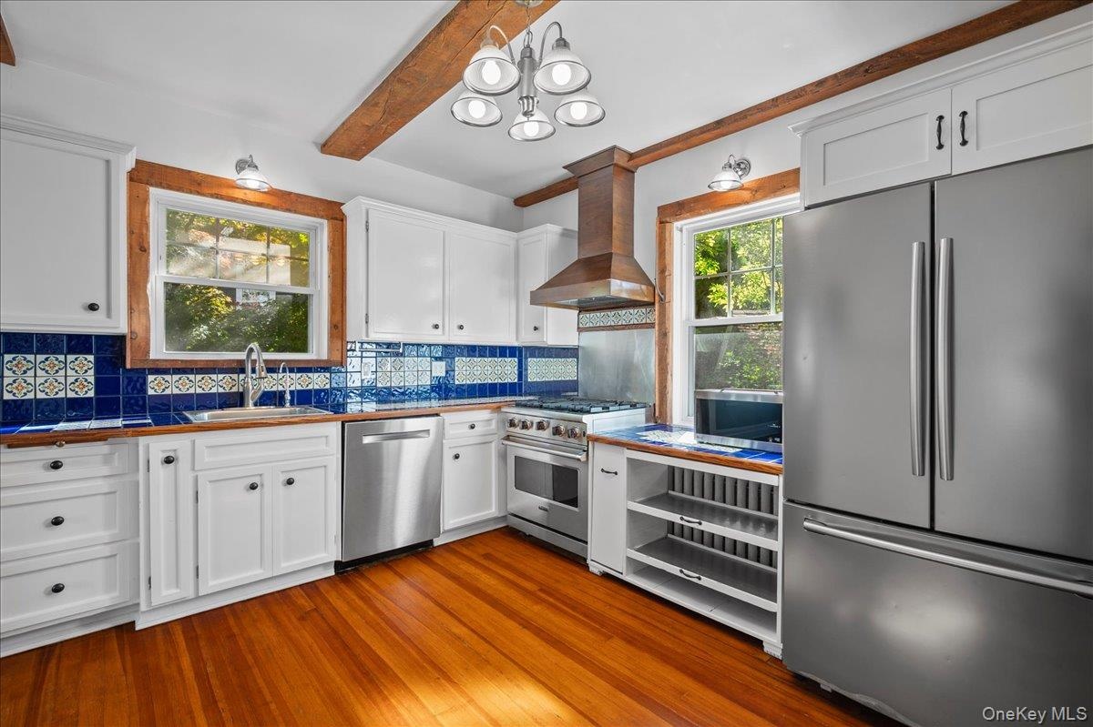 Eat-In Kitchen