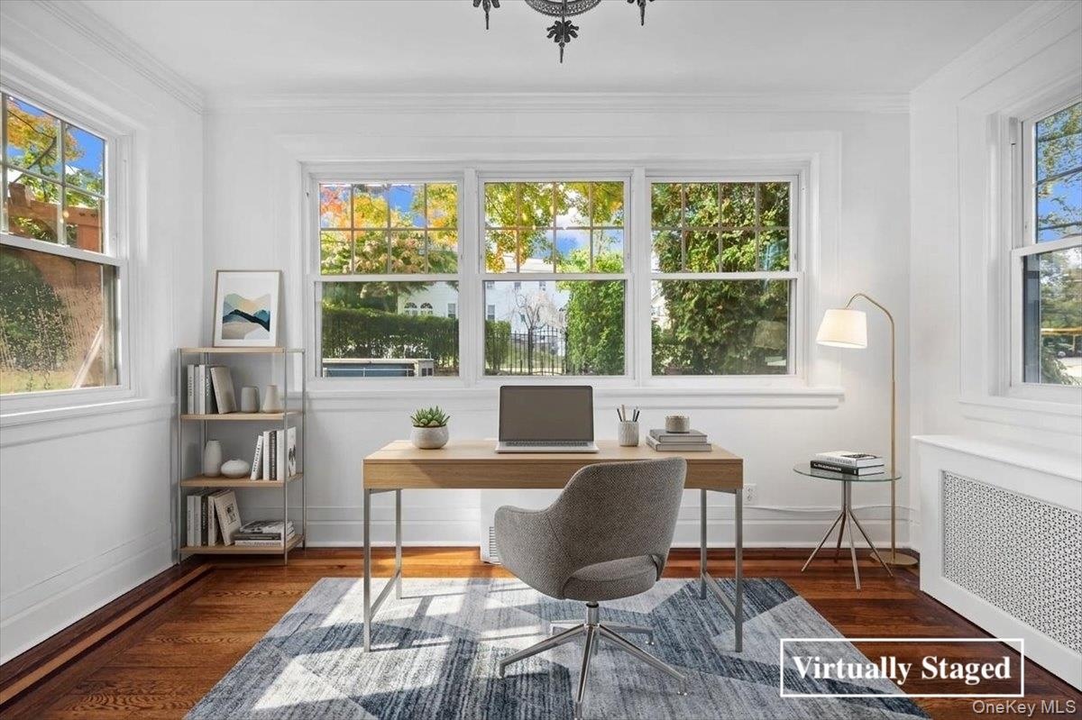 Sunroom / Home Office Virtually Staged.