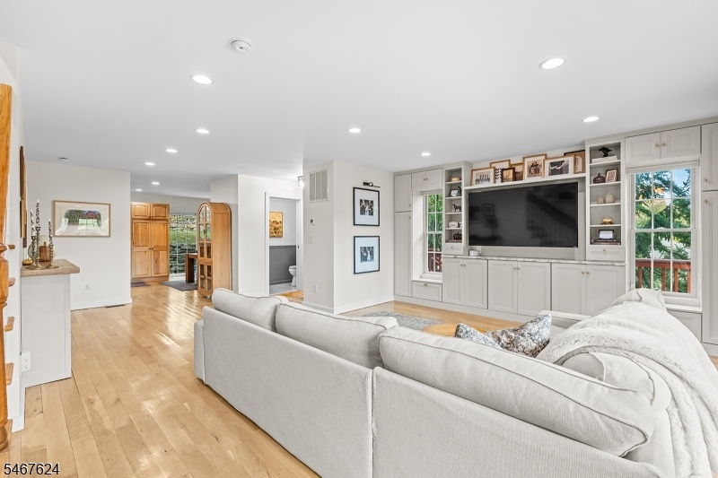 Beautiful custom built-ins!