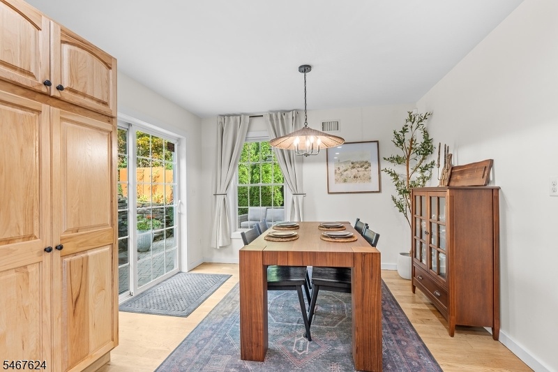 Separate breakfast area