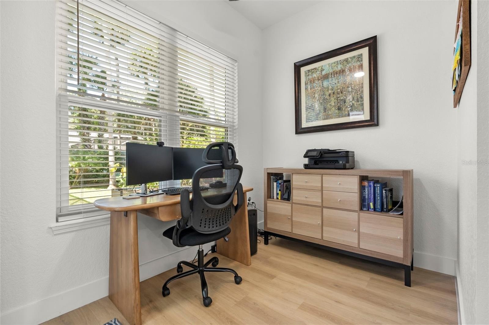 Primary seating area/office nook