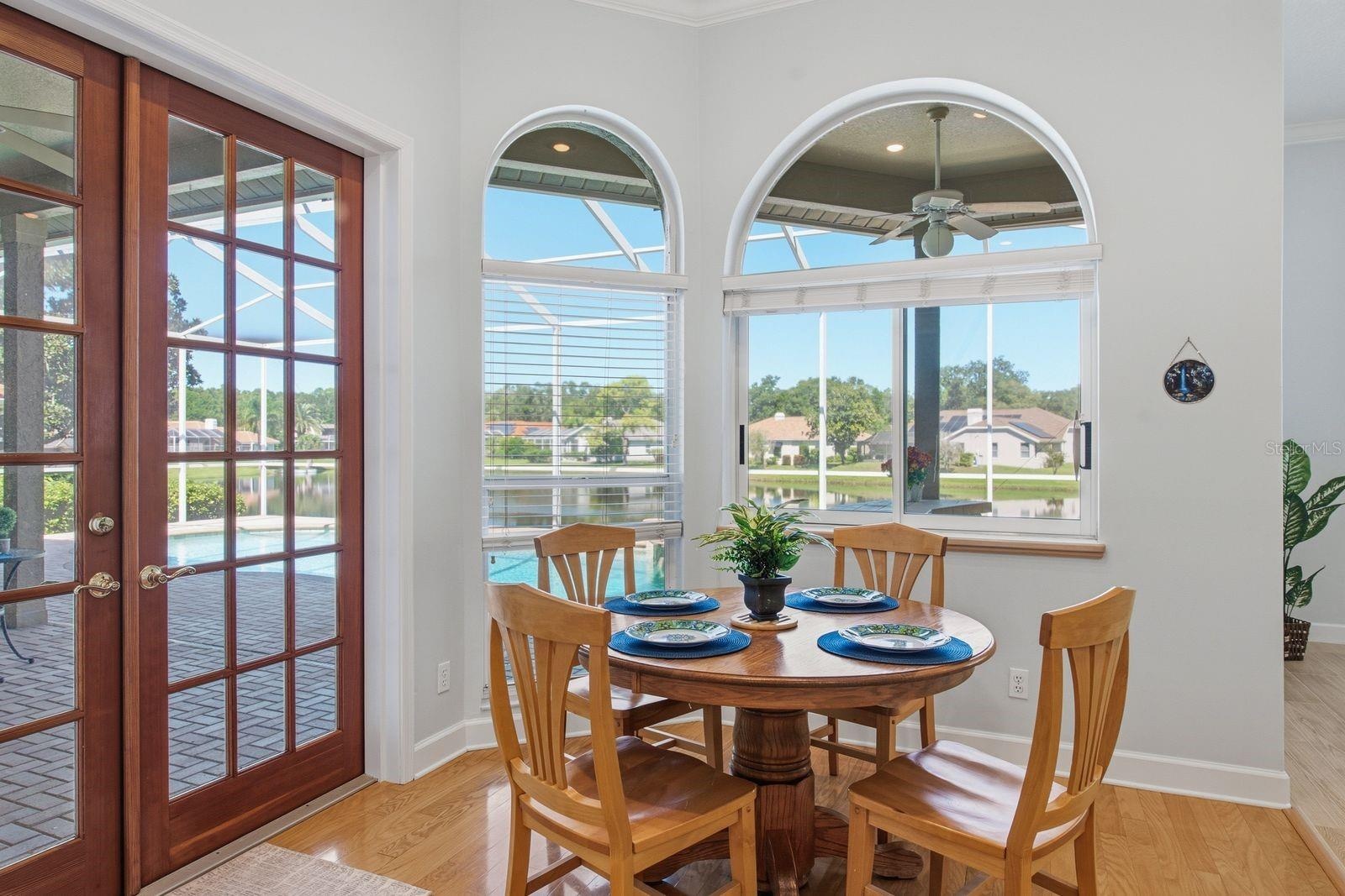 Eat in Kitchen with a gorgeous view