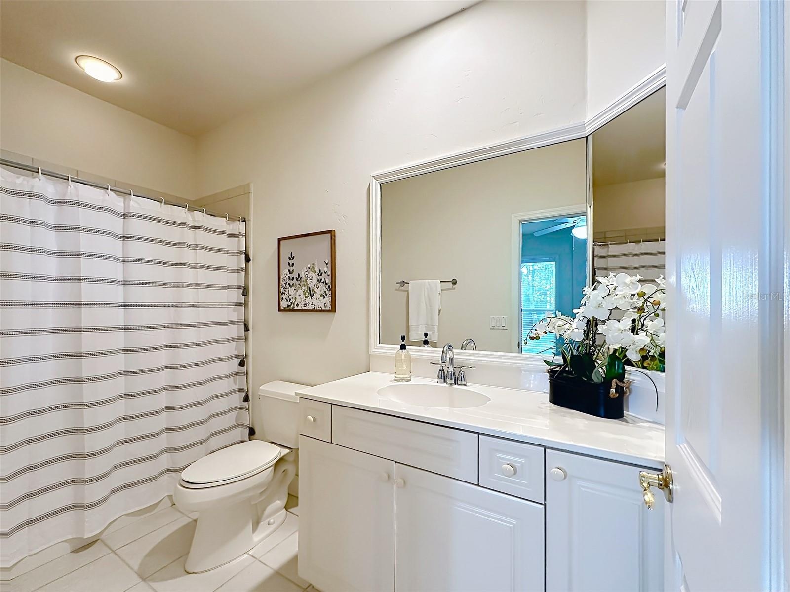 Private bathroom inside Bedroom 4