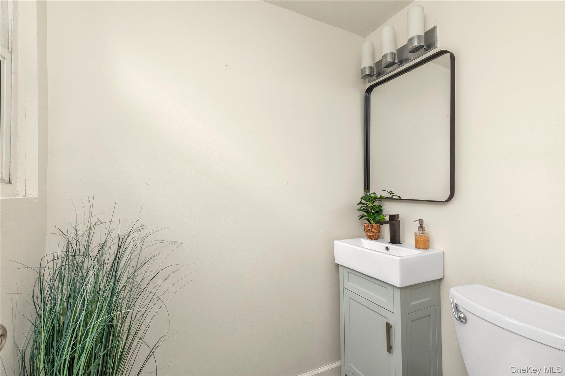 Half Bath 1st Flr