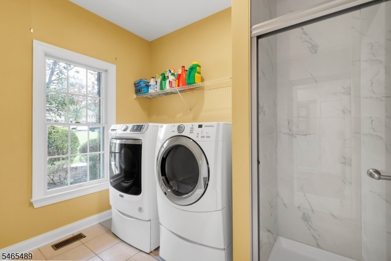 laundry rm with shower
