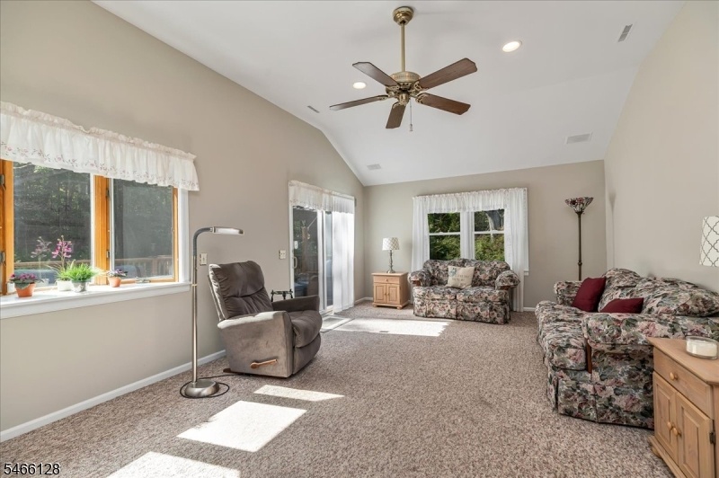 Family Room (47)