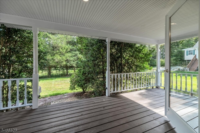 Covered Porch (49)